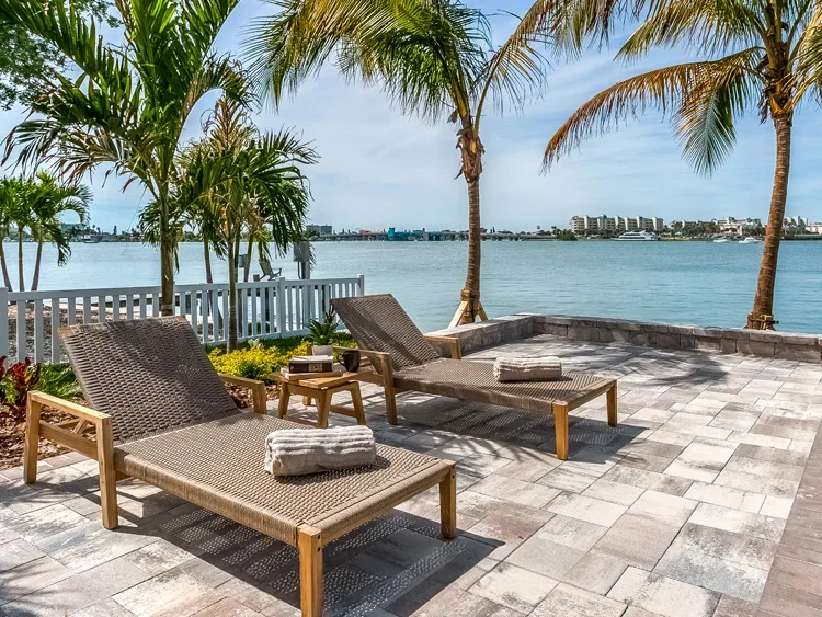 admiral-sun-lounge-side-table